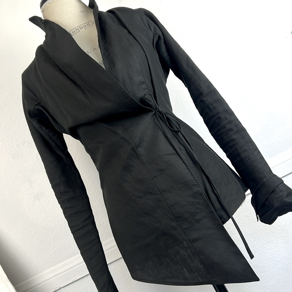 Gianfranco Ferre Black Blazer Asymmetrical Silhouette sz. 40 Pure linen Light